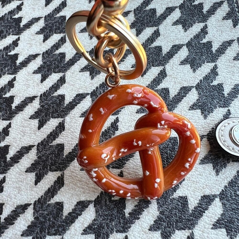 🆕 NYC Pretzel Bag Charm Brass Keychain Clip Handbag Accessory Hardware NIP